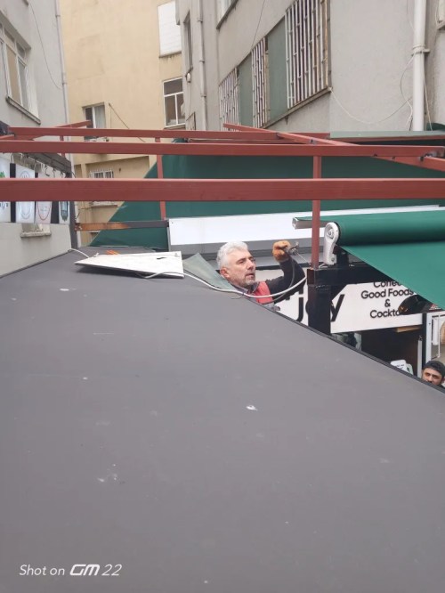 ŞİLE KAYNAKÇI USTASI KAYNAK YAPIYOR.